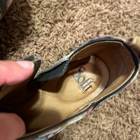 Sofft Brand Floral Bootie. Size 9 - Picture 3 of 10